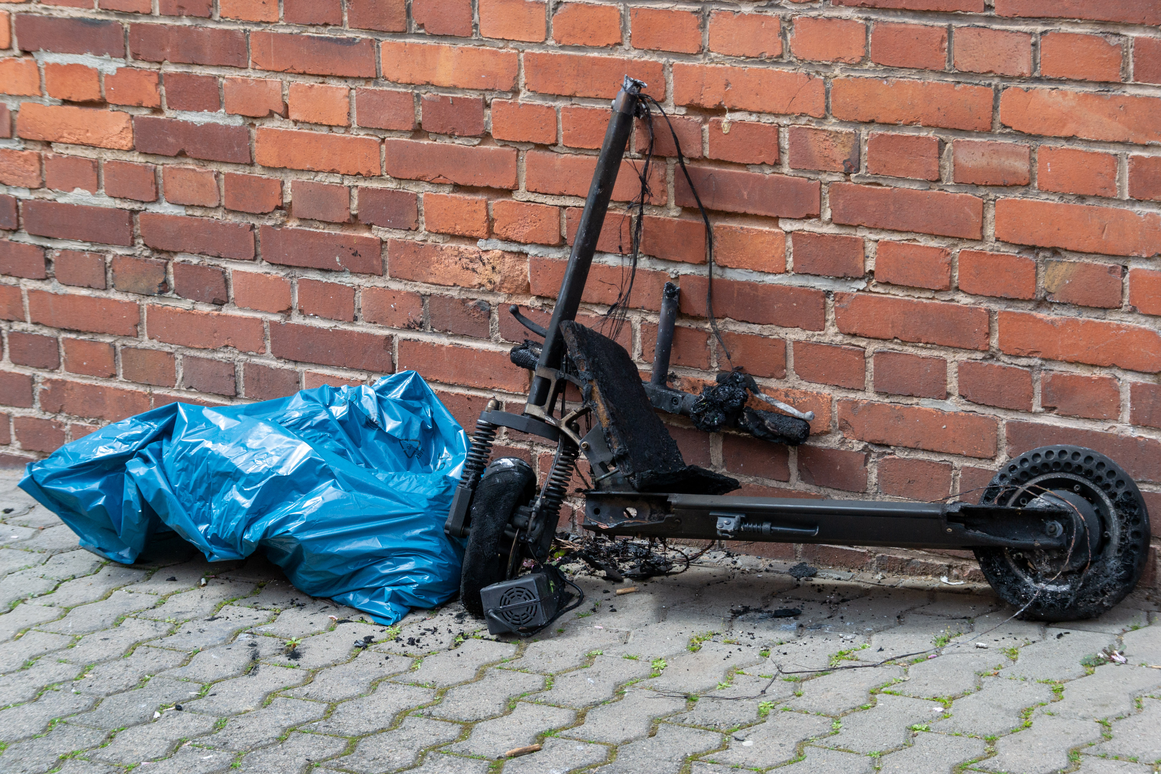 Brand eines E-Scooters in der Brunnenstraße