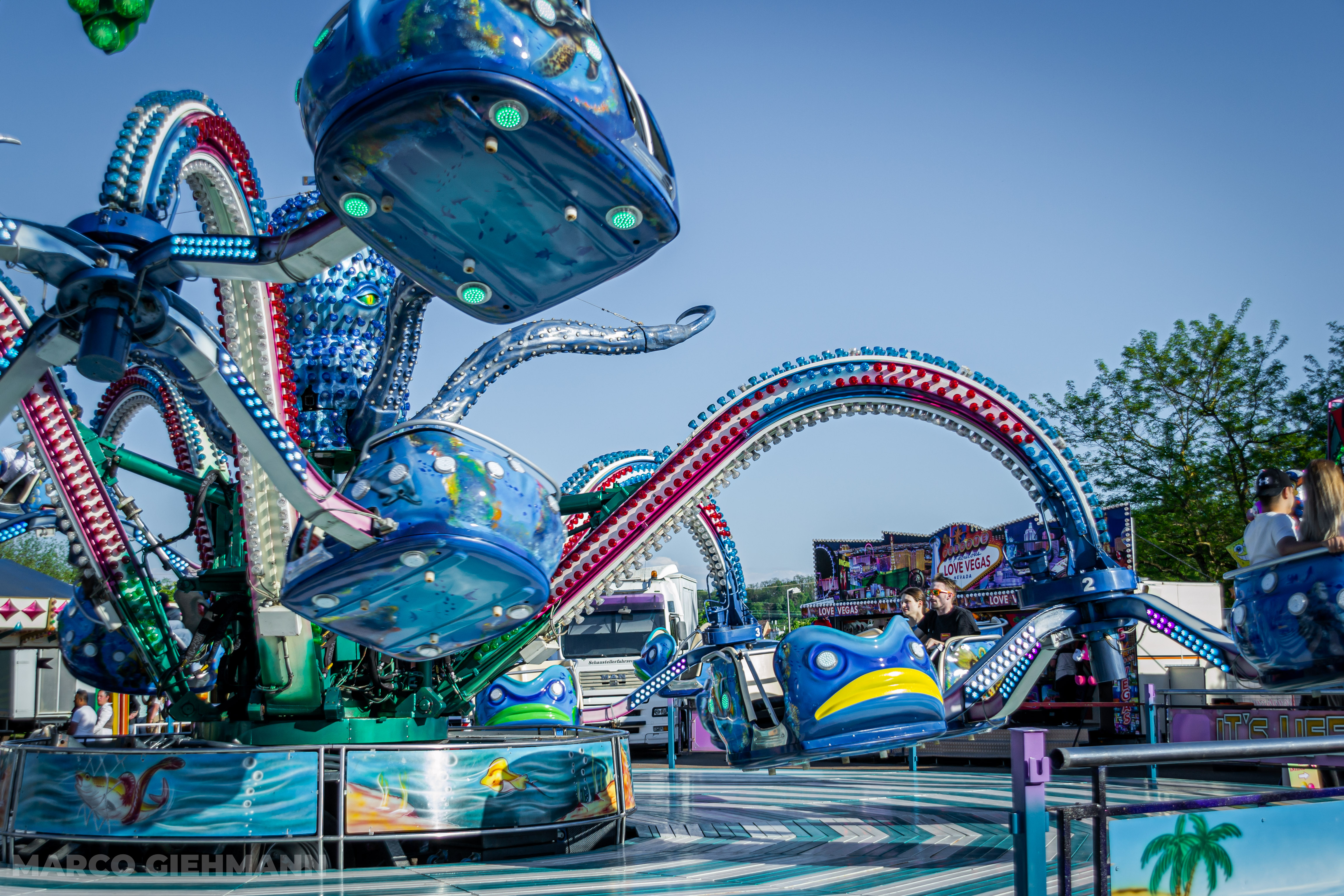 Beach Polyp Fahrgeschäft auf der Saarbrücker Maikirmes 2025