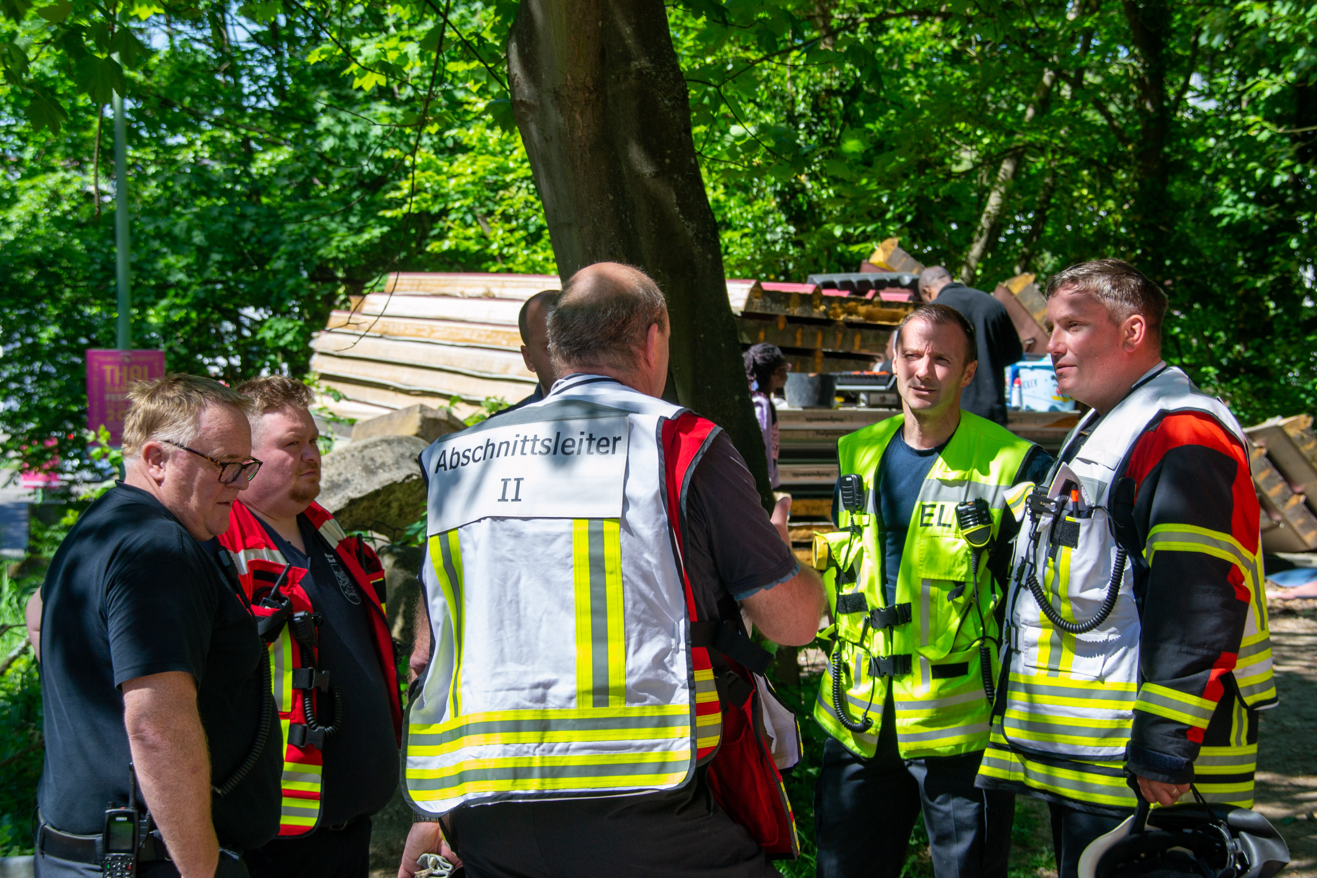 Einsatzleiter bei der Brandbekämpfung