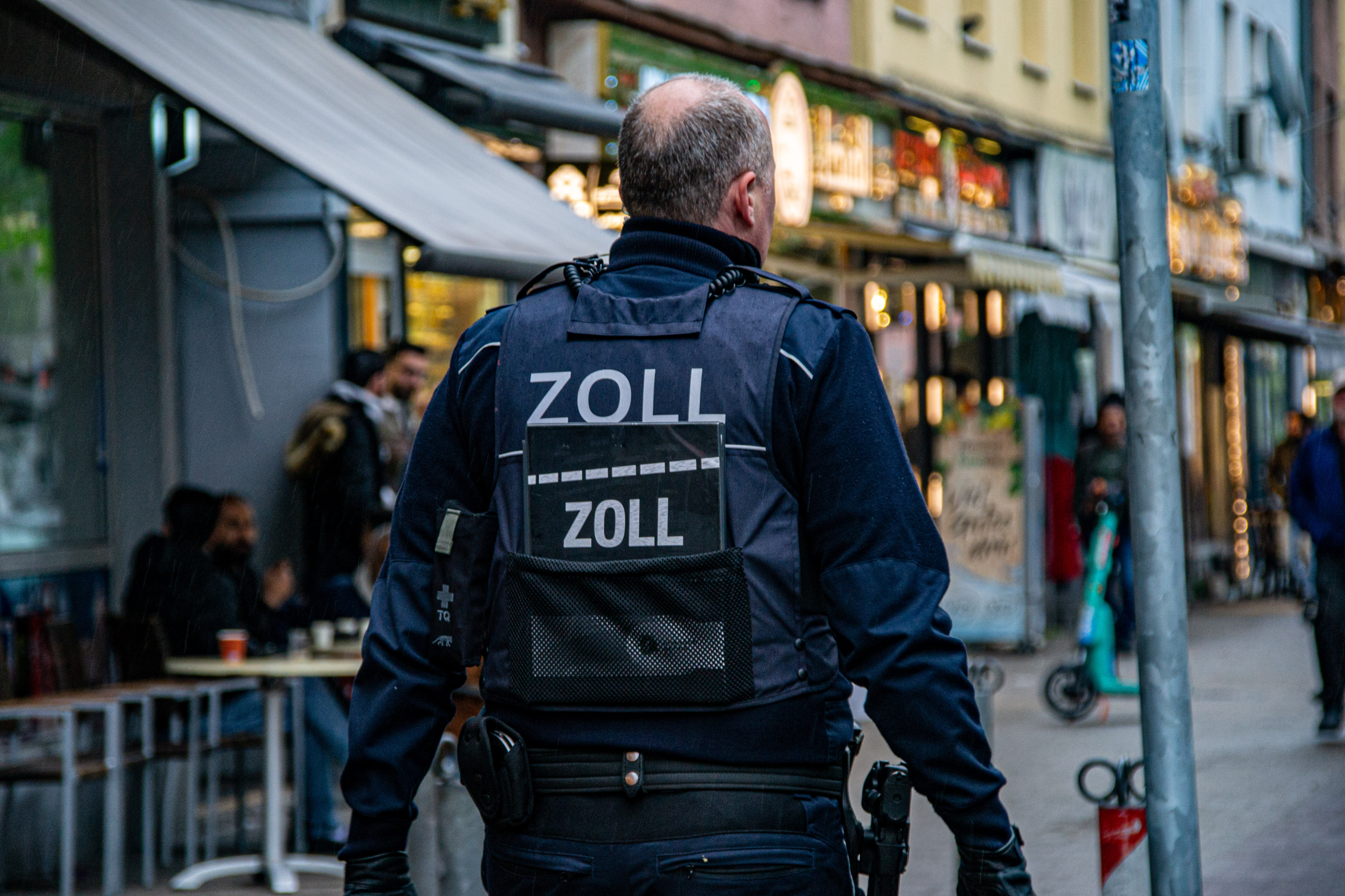Zollkontrolle in der Breite Str.